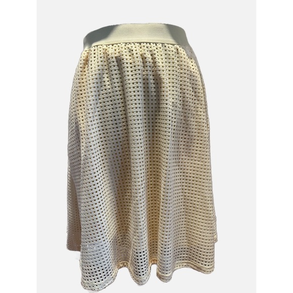 Vero Moda Dresses & Skirts - Vero Moda Yellow midi skirt with a net design in Size Medium